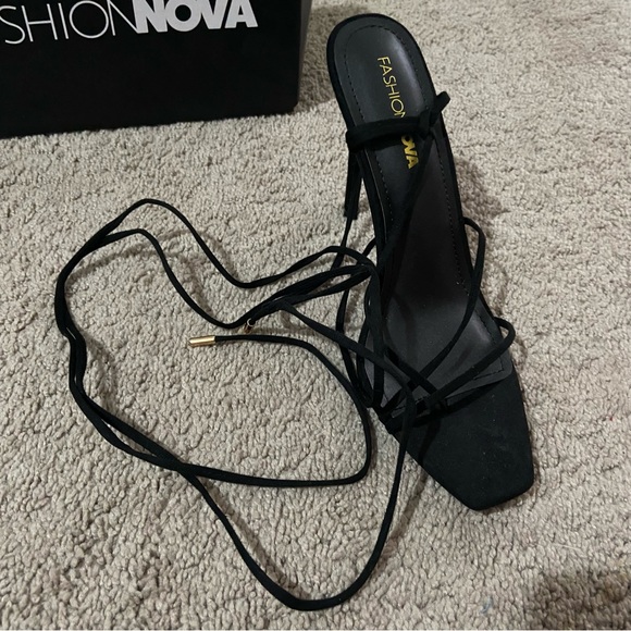 Fashion Nova Black Strappy Lace up Heels Size 10 - Picture 5 of 8